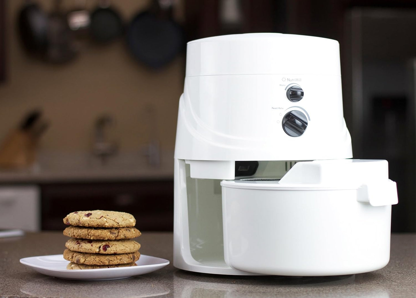 Classic high-speed electric grain grinder, a wheat flour grinder used for making fresh flour, equipped with a stainless steel grinding head